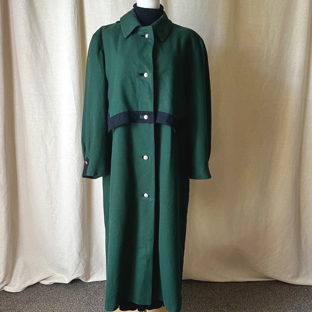 Vintage Austrian Loden Cape Back Wool Coat Green Black Metal Buttons 10